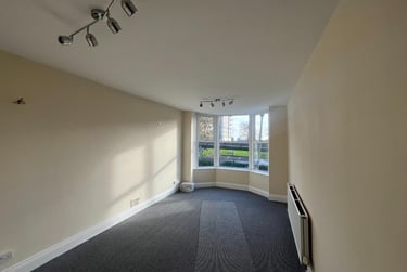 2 bed house, Citadel Road, Stonehouse, Plymouth, PL13BD - Image 1